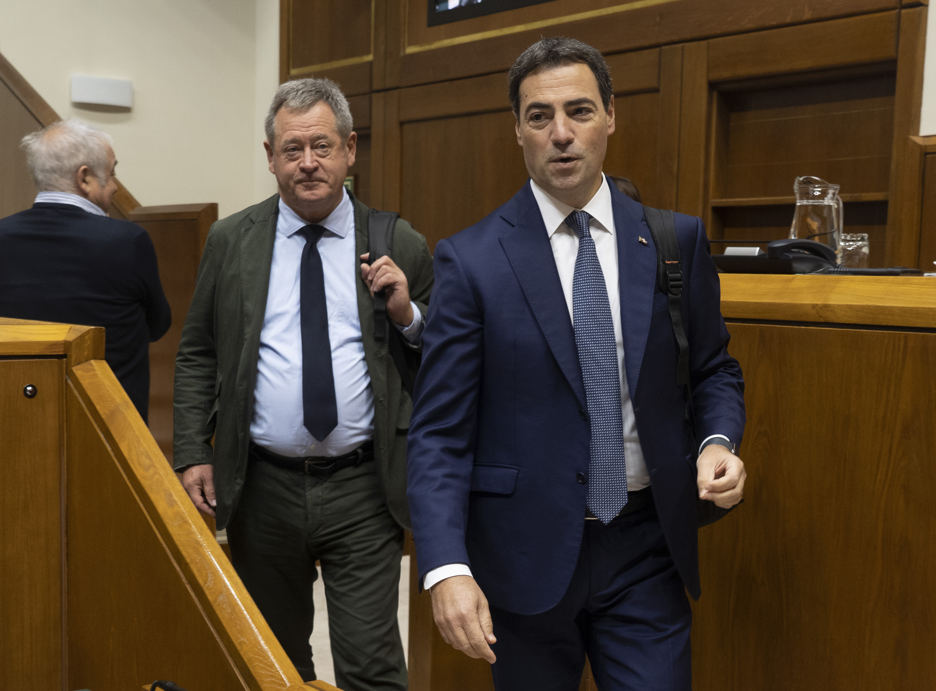 Pradales, Zupiria sailburua atzean duela, gaur goizean. RAUL BOGAJO / FOKU