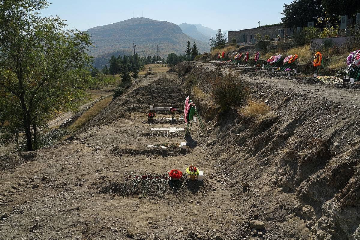 Stepanakerteko hilerri militarra, Karabakh Garaian, aste honetan. PABLO GONZALEZ / EFE