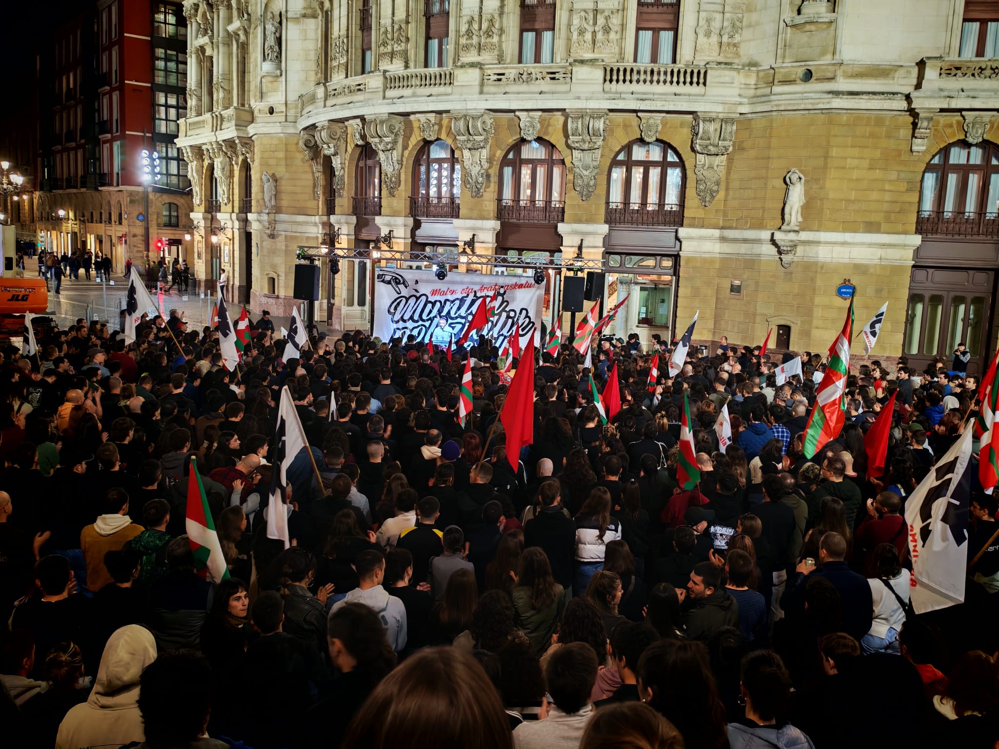 ASKEk Bilbon deituriko manifestazioaren amaierako ekitaldia, Arriaga plazan. BERRIA
