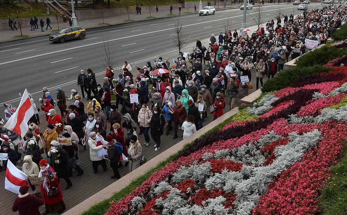 Alexander Lukaxenko Bielorrusiako presidentearen kontrako manifestazio bat, Minsken, joan den astelehenean. STR, EFE