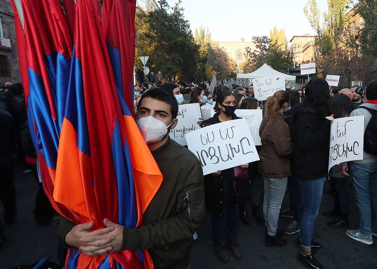 Paxinianen dimisioa eskatzeko iragan astean egindako protesta bat, Erevan hiriburuan. VAHRAM BAGHDASARYAN / EFE
