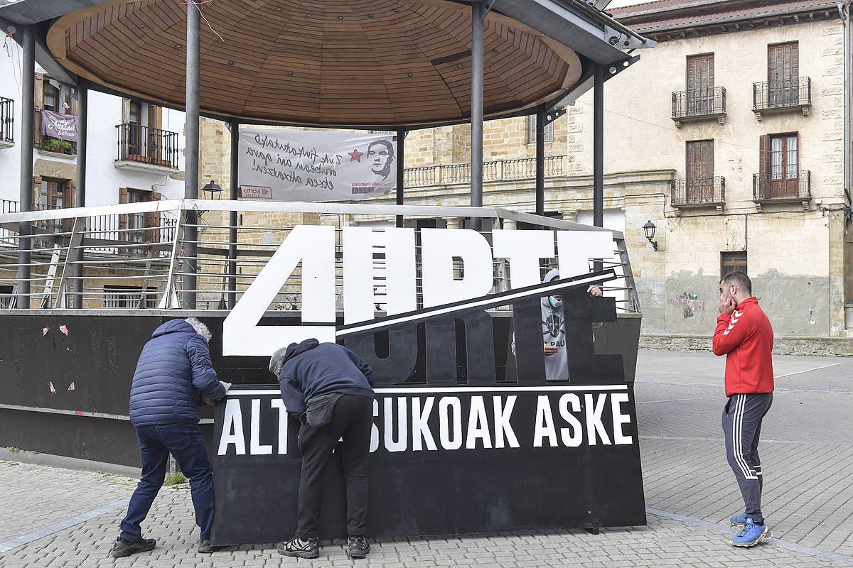 Altsasuko gazteen atxiloketen laugarren urteurrenean eginiko ekitaldia, joan den astean, Altsasun (Nafarroa). IDOIA ZABALETA / FOKU