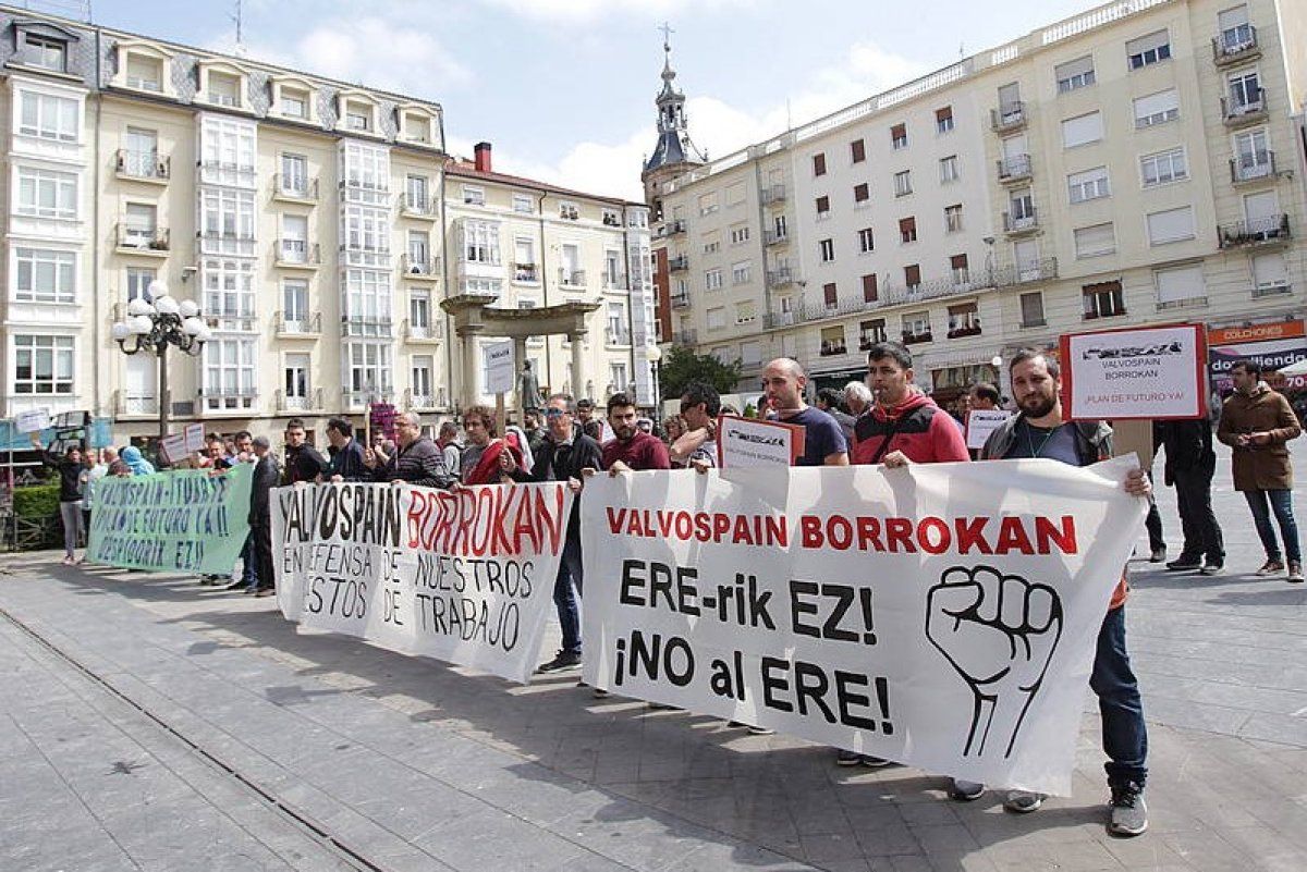 Valvospain enpresako langileen protesta, iazko ekainean. ENDIKA PORTILLO / FOKU