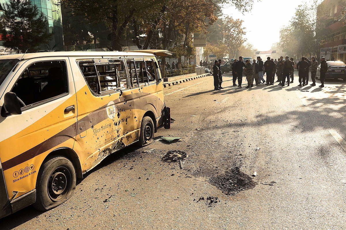 Kabulen eroritako hamalau morteroetako baten arrastoa. HEDAYATULLAH AMID / EFE