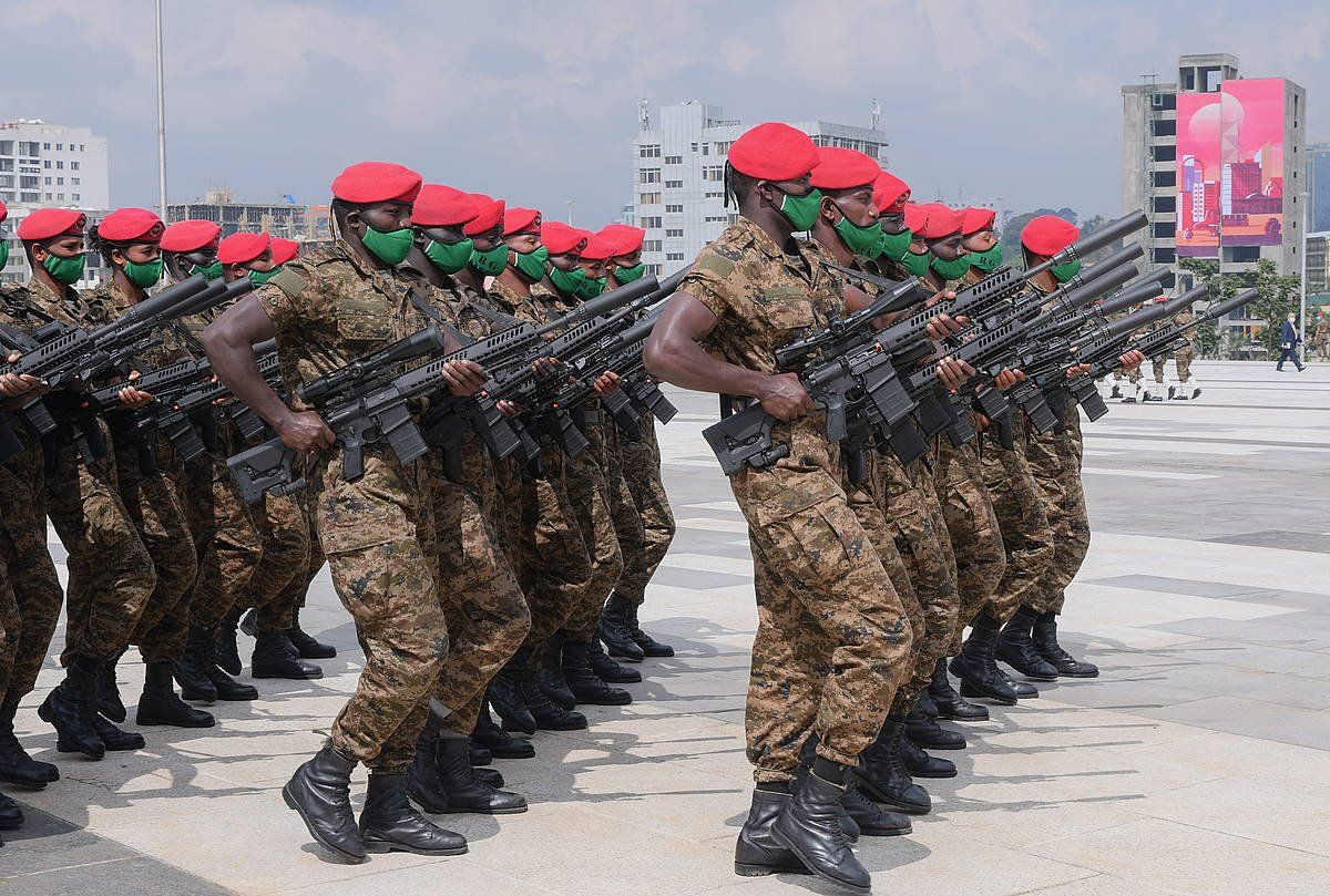 Etioiako armadako soldaduak, ariketa militar bat egiten, Addis Abeban. STR, EFE