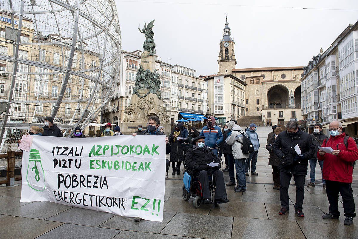 Inor Ez Etxerik Gabe ekinbideko elkarretaratzea, Gasteizen. RAUL BOGAJO/FOKU