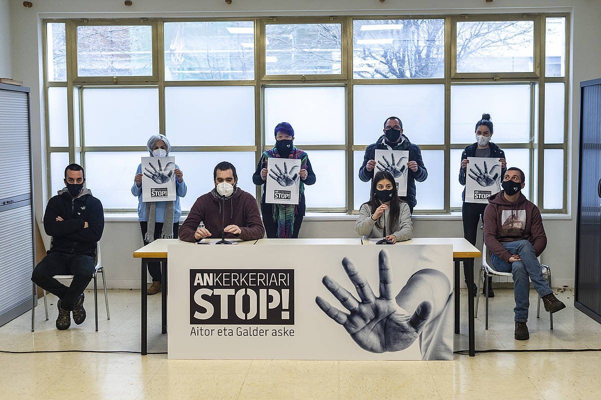 'Ankerkeriari Stop' herri ekimena aurkeztu dute gaur, Gasteizen. JAIZKI FONTANEDA / FOKU