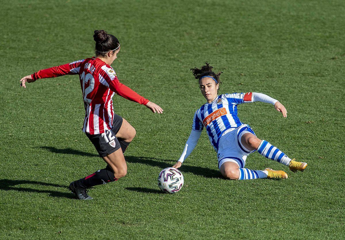 Nahikari Garcia Realeko kapitaina, joan zen asteazkenean, Athleticen aurkako partidan. JON URBE / FOKU.