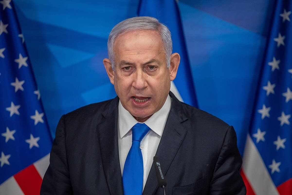 Netanyahu, joan den astean, Steven Mnuchin AEBetako Altxorraren idazkariarekin egin zuen agerraldian, Jerusalenen. EMIL SALMAN / EFE