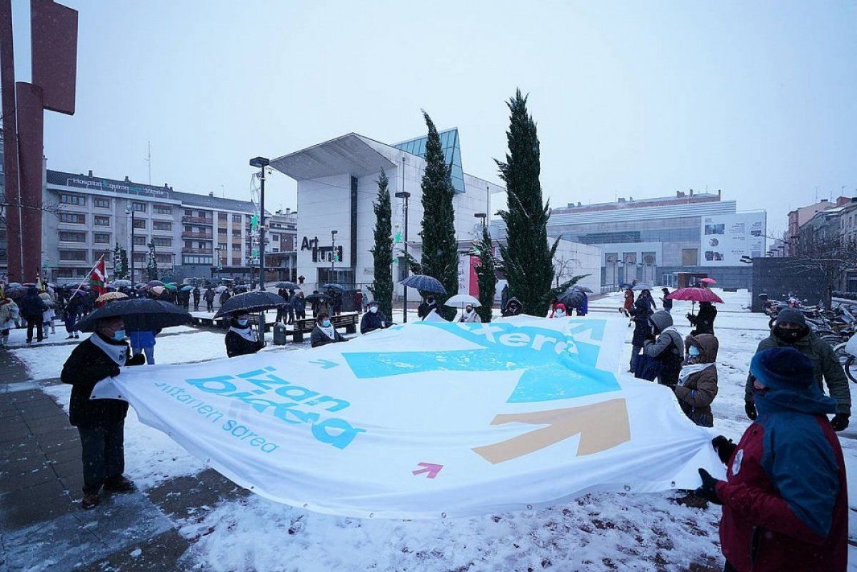 Sare plataformak deituta joan den larunbatean eginiko mobilizazioetako bat; Irudian, Gasteizkoa. ENDIKA PORTILLO / FOKU