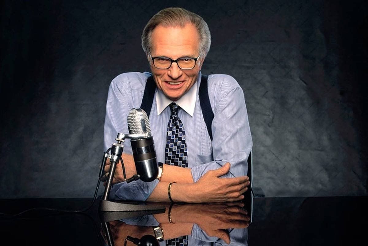 Larry King telebista aurkezle eta irrati esataria.