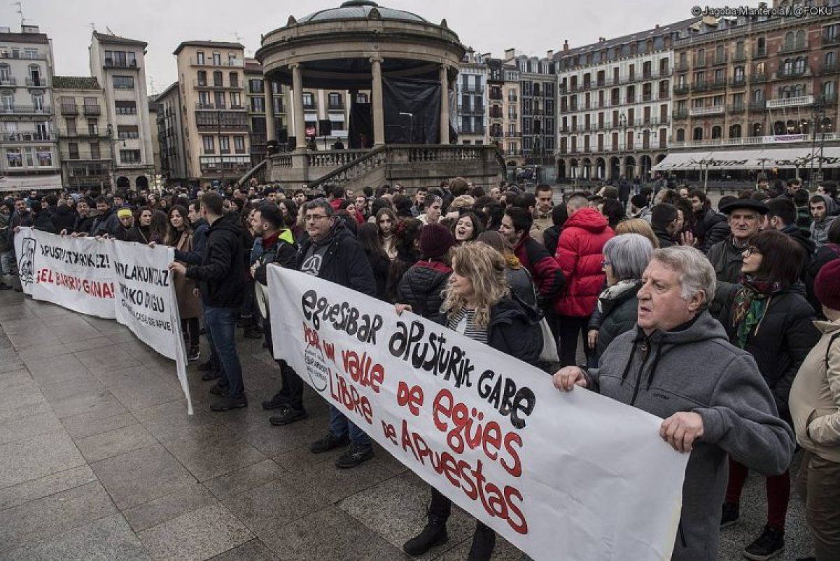 Apustu etxeen aurkako mobilizazioa, Iruñean. JAGOBA MANTEROLA / FOKU