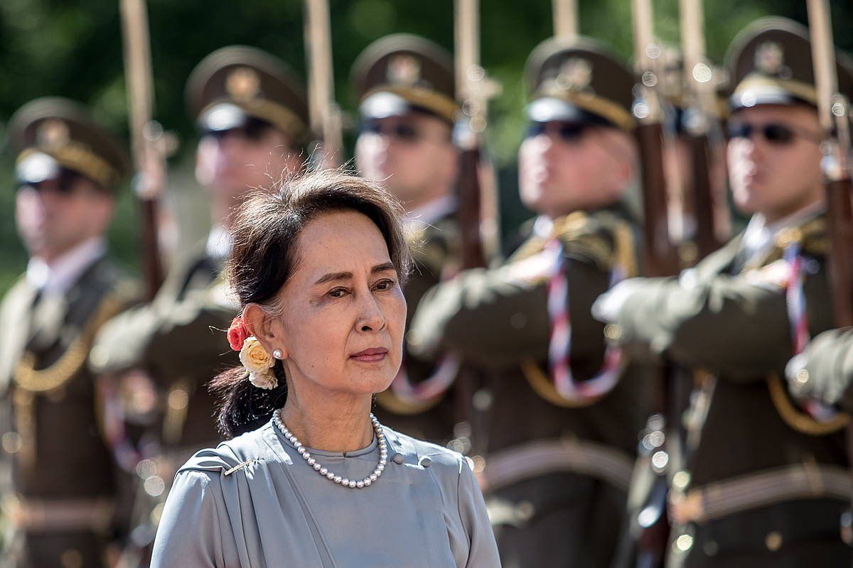 Suu Kyi, artxiboko irudi batean. MARTIN DIVISEK / EFE