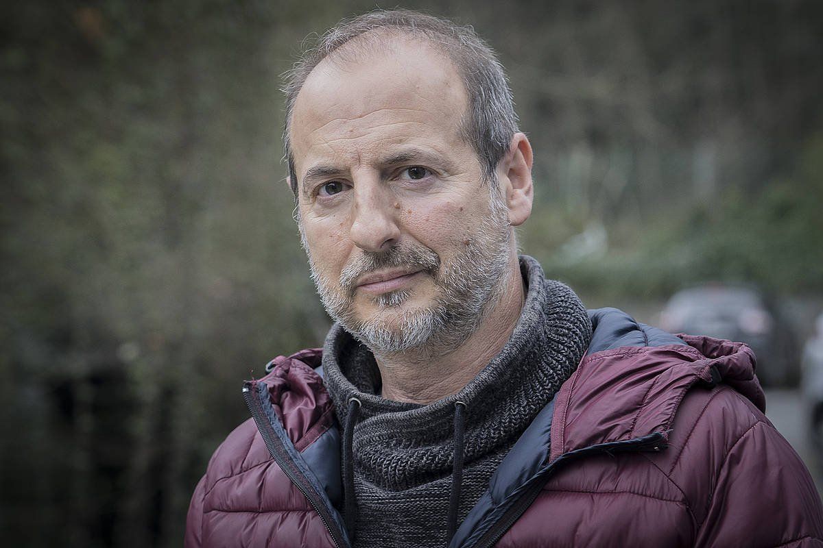 Iñaki Irisarrik gaur aurkeztu du bere lehen eleberria, Elkar etxeak Donostian daukan egoitzan. GORKA RUBIO / FOKU Iñaki Irisarrik gaur aurkeztu du bere lehen eleberria, Elkar etxeak Donostian daukan egoitzan. GORKA RUBIO / FOKU