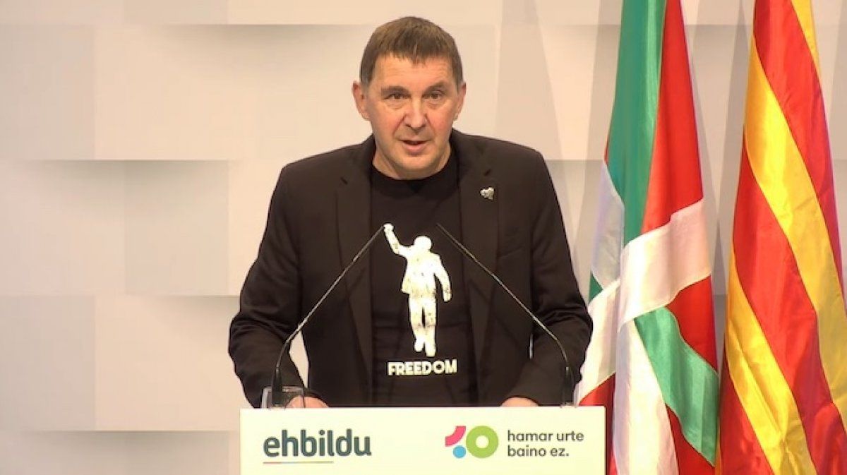 Arnaldo Otegi, Kataluniako hauteskundeen balorazioa egiten.