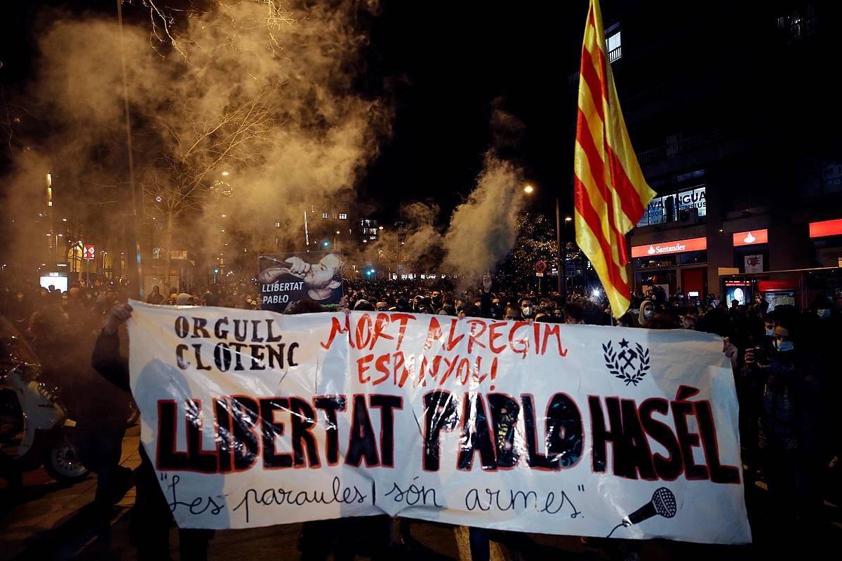 Dozenaka lagun, Bartzelonako kontzentrazioan. TONI ALBIR / EFE