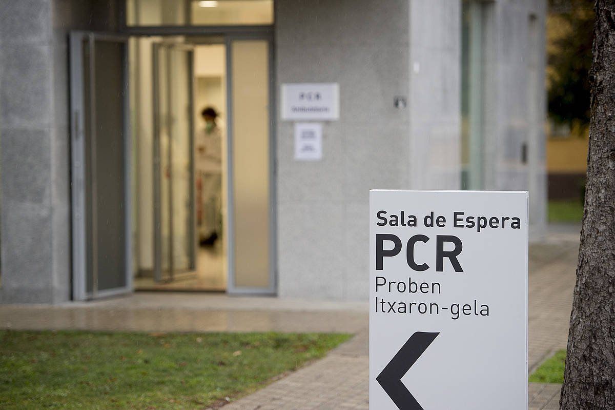 PCRak egiteko gunea, Nafarroako Ospitalean. IñIGO URIZ/ FOKU