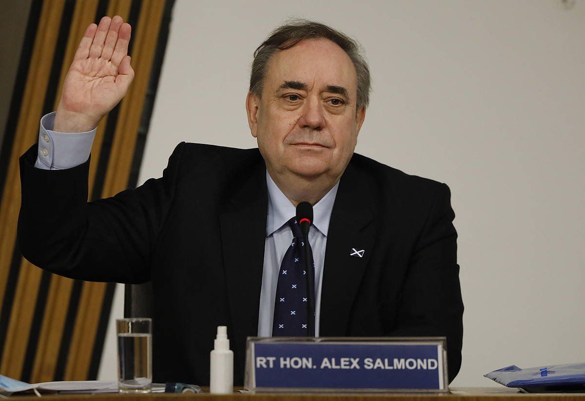 Alex Salmond Eskoziako lehen ministro ohia, gaur, parlamentuko ikerketa batzordean. EFE