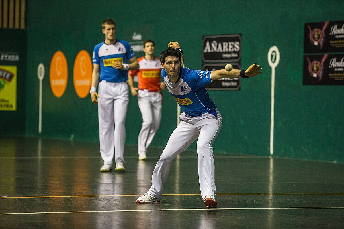 Jokin Altuna, gaur, Eibarko Astelena pilotalekuan. ARITZ LOIOLA / FOKU