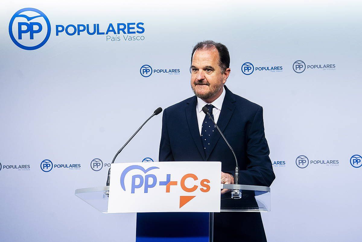 PPko Carlos Iturgaitz, PP-C's koalizioaren ekitaldi batean. LUIS JAUREGIALTZO / FOKU