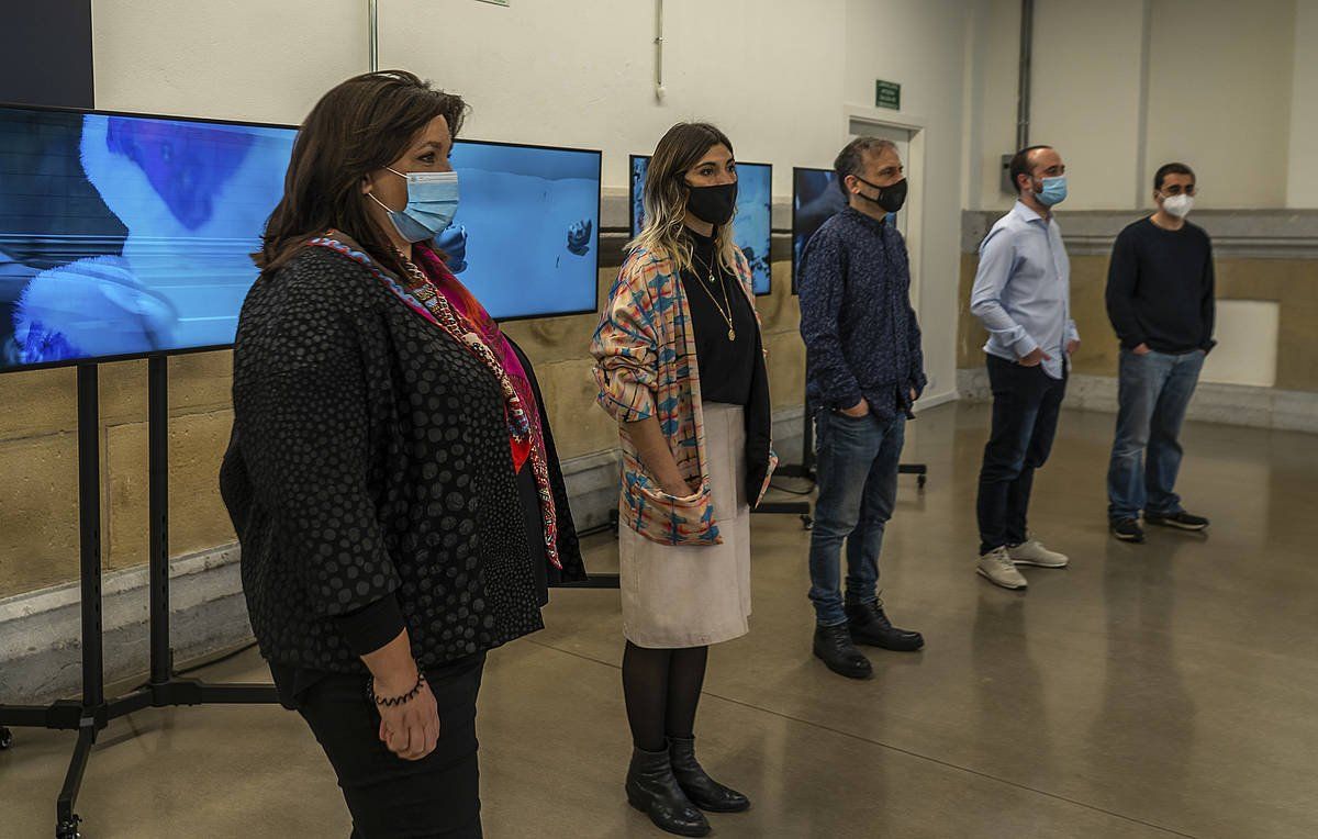 Clara Montero, Sahatsa Jauregi, Iñaki Grazenea, Daniel Muriel eta Pablo M. Garri, gaur goizean, Donostiako Tabakaleran. ANDONI CANELLADA / FOKU