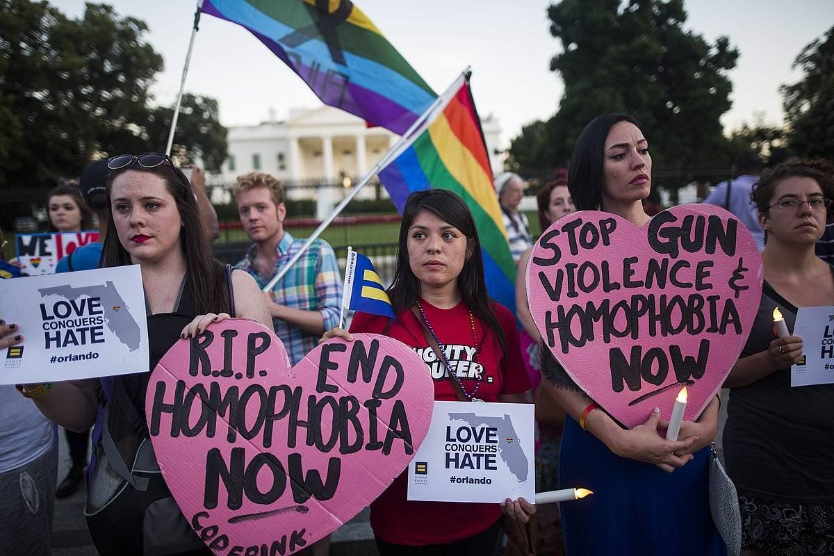 LGTBQ komunitatearen aurkako erasoak salatzeko protesta bat, Washingtonen (AEB). JIM LO SCALZO, EFE