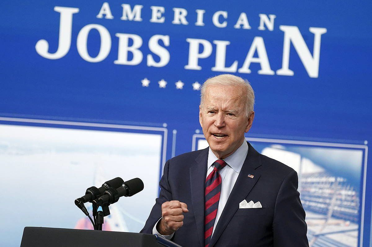 Joe Biden, asteazkenean, bere inbertsio planari buruzko xehetasunak ematen. LEIGH VOGEL / EFE