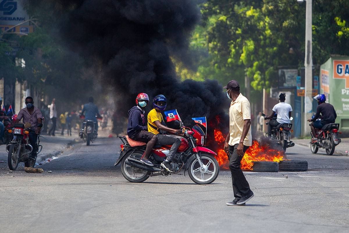 Jovenel Moise presidentearen eta hark ezarri nahi duen konstituzio berriaren aurkako protestak Port-au-Princen, duela hiru aste. EAN MARC HERVE ABELARD / EFE