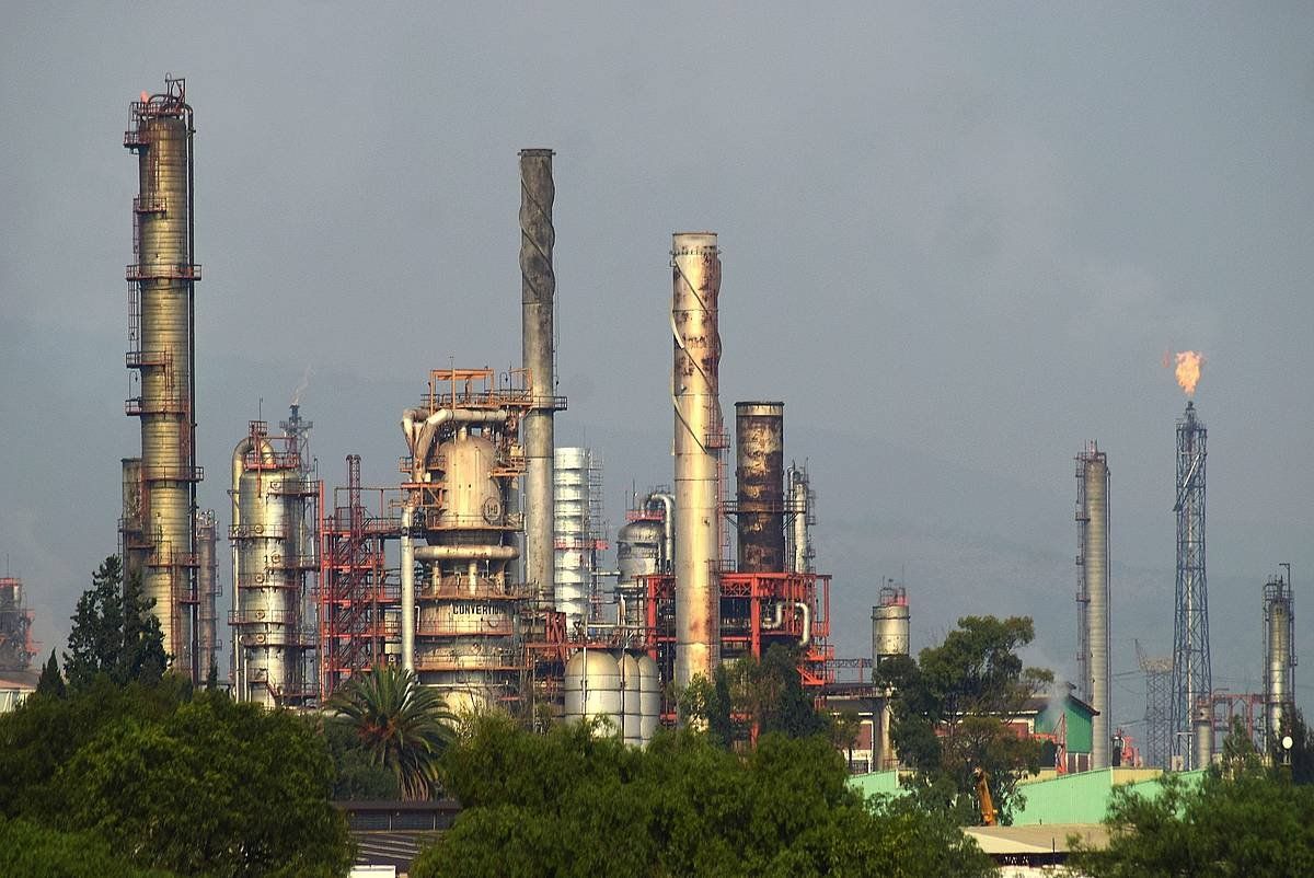 Pemex konpainiako petrolio findegi bat, Tulan, Mexikon. FRANCISCO VILLEDA, EFE
