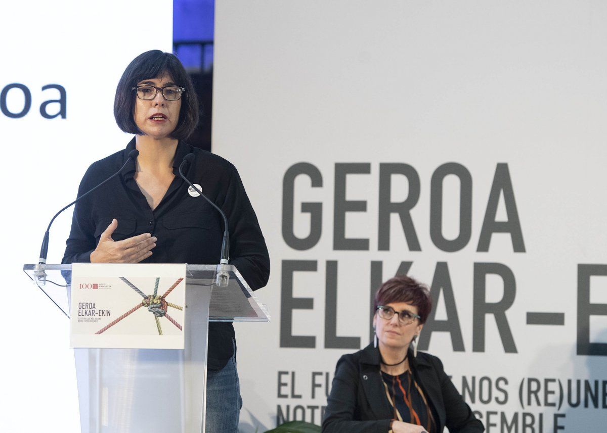 2018. urtean Olatz Arrieta kazetariak jaso zuen Eurobasque saria, Eusko Legebiltzarrean. JUANA RUIZ / FOKU