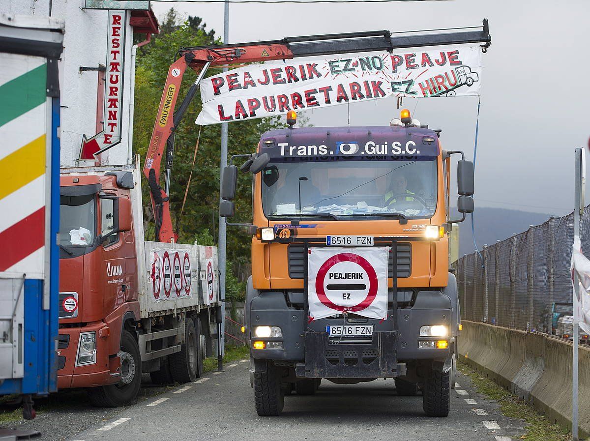 N-1eko ordainsariaren aurkako protesta, Hiruk deitutakoa, 2015eko urrian. JUANAN RUIZ / FOKU