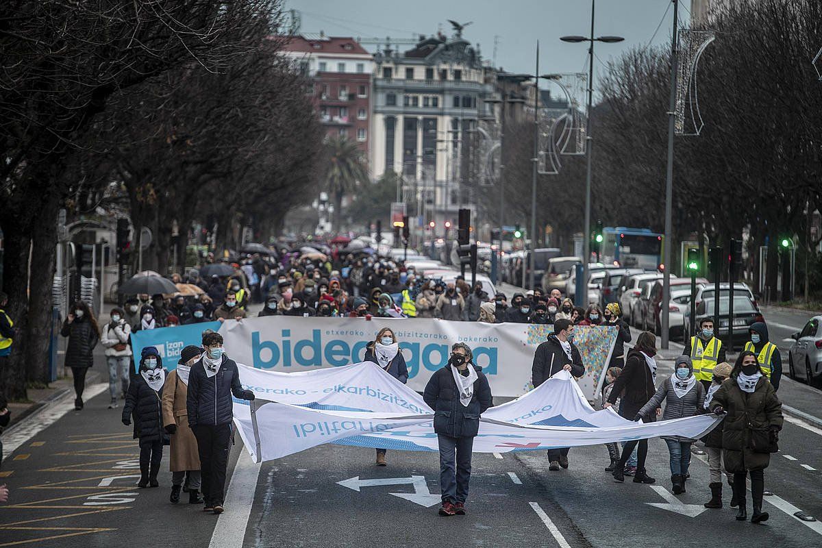 Euskal presoen eskubideen aldeko martxa, urtarrilaren 9an, Donostian. JON URBE / FOKU