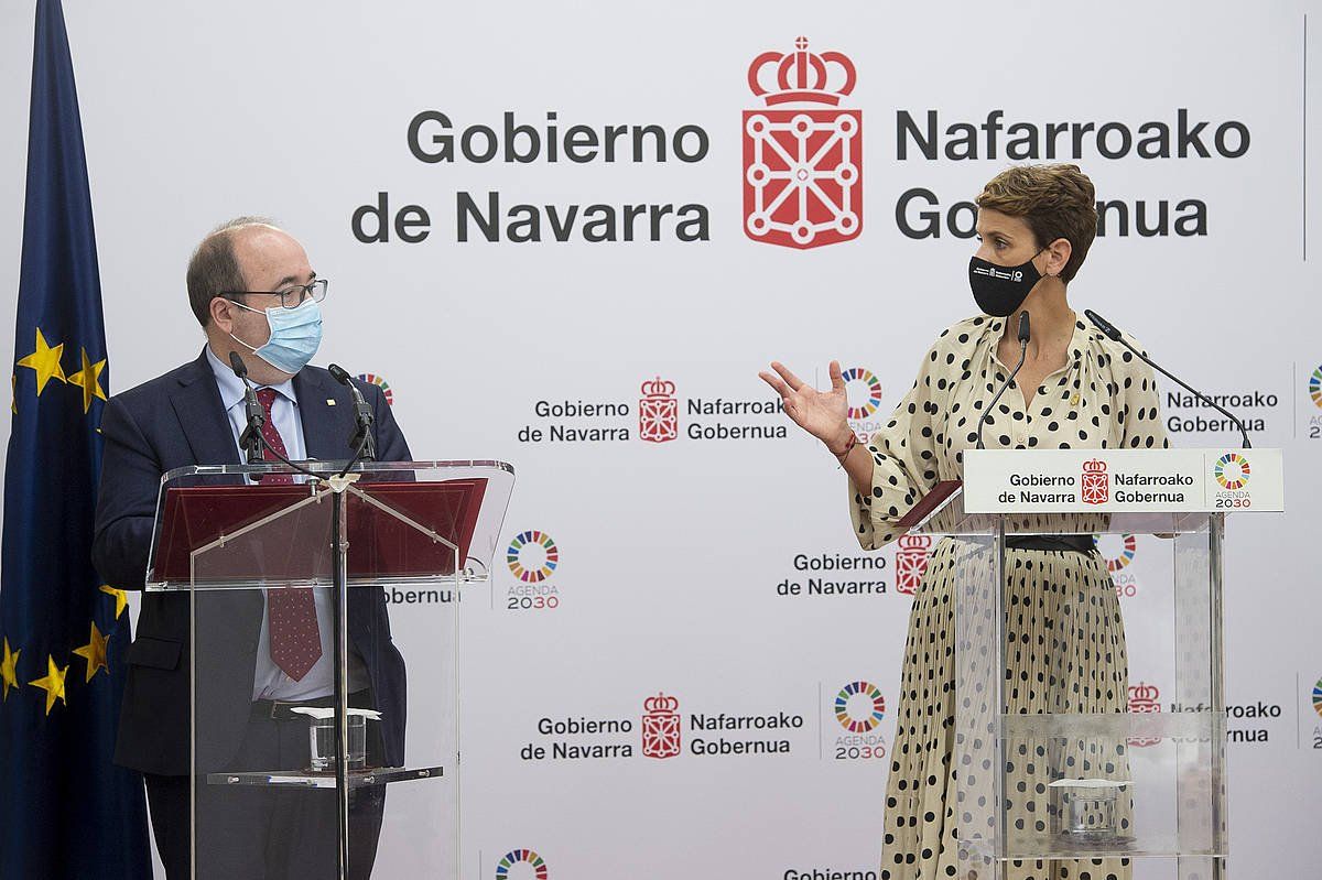Miquel Iceta Espainiako Gobernuko presidenteorde lehena eta Maria Txibite Nafarroako Gobernuko lehendakaria, gaur, Nafarroako Jauregian. IñIGO URIZ / FOKU Miquel Iceta Espainiako Gobernuko presidenteorde lehena eta Maria Txibite Nafarroako Gobernuko lehendakaria, gaur, Nafarroako Jauregian. IñIGO URIZ / FOKU