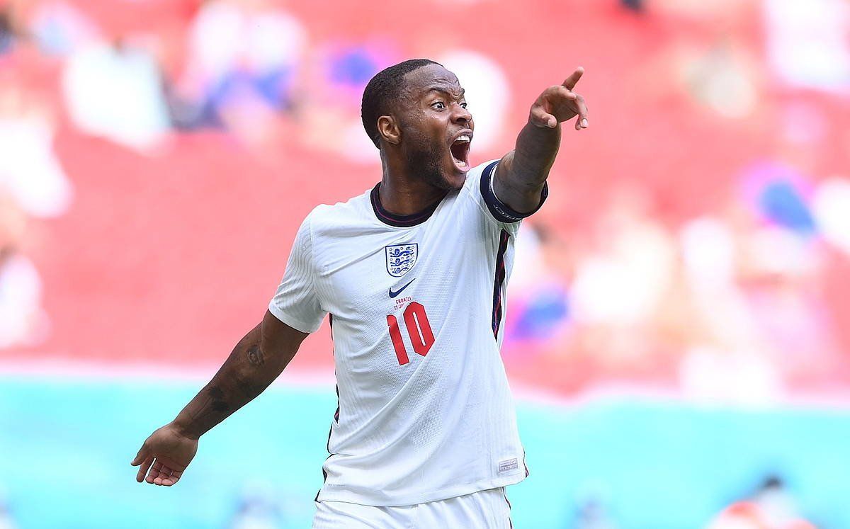 Sterling neurketako gol bakarra ospatzen, Wembleyn. LAURENCE GRIFFITHS / EFE