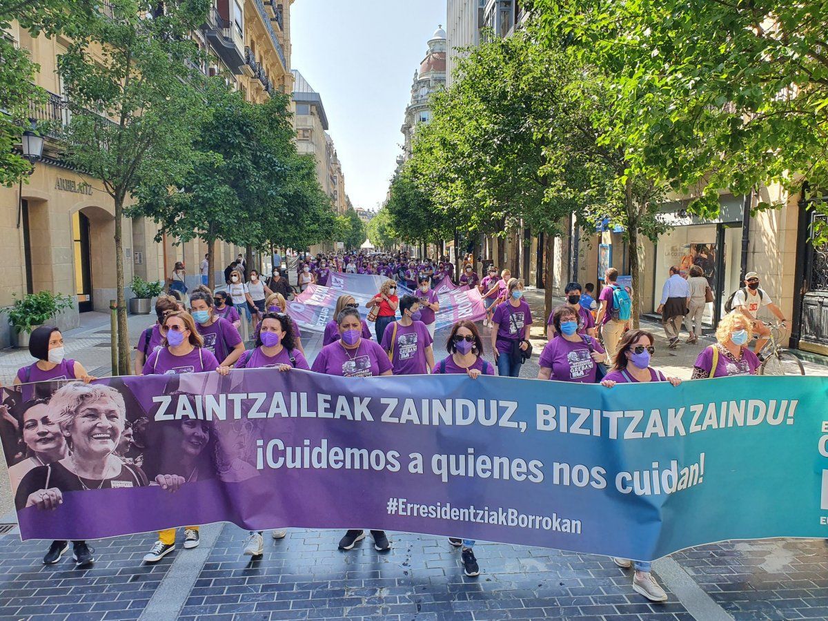Gipuzkoako zahar etxeetako langileak protestan, Donostian. ELA