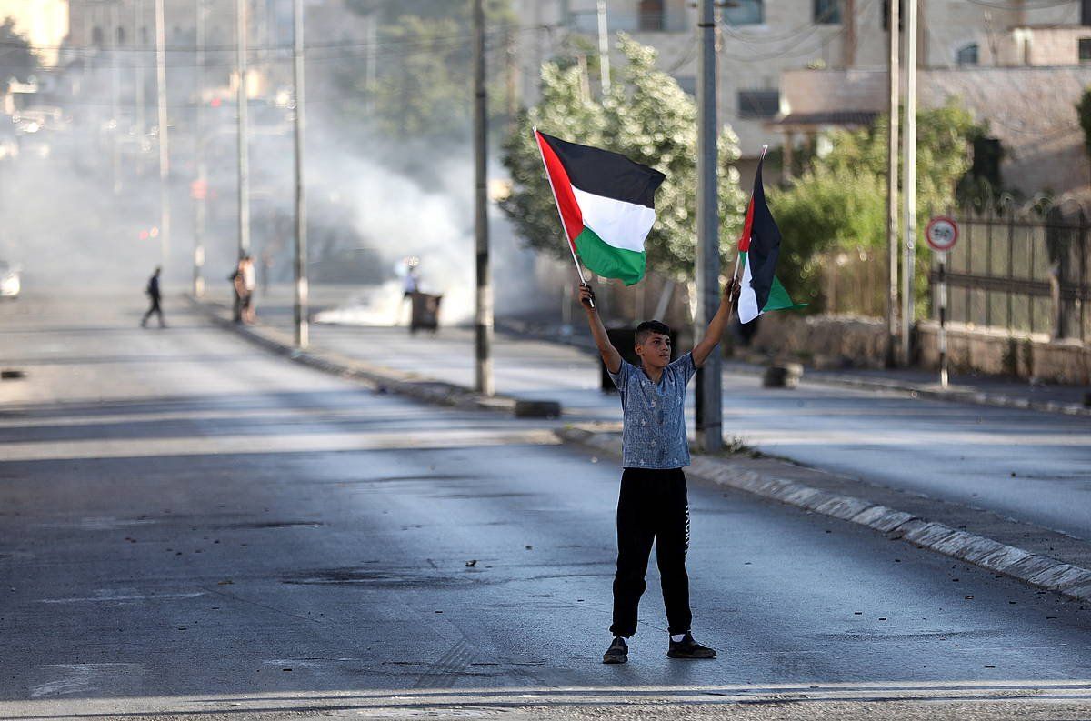 Gazte palestinar bat atz Betleemengo protestetan. ABED AL HASHLAMOUN, EFE